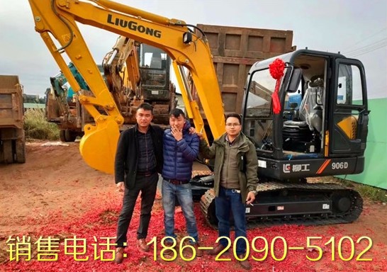 最新大型挖掘机，挖掘潜力，塑造成就与自信的力量