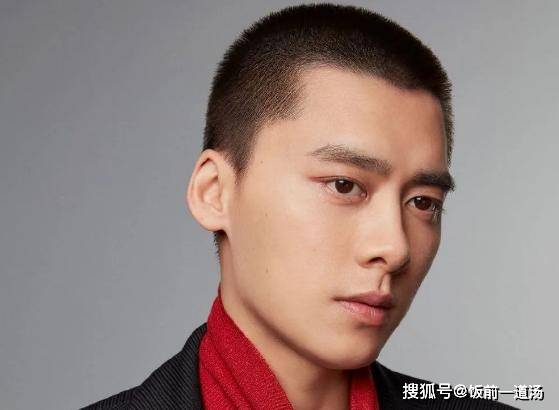 男明星寸头，从头开始的自信与变革之力