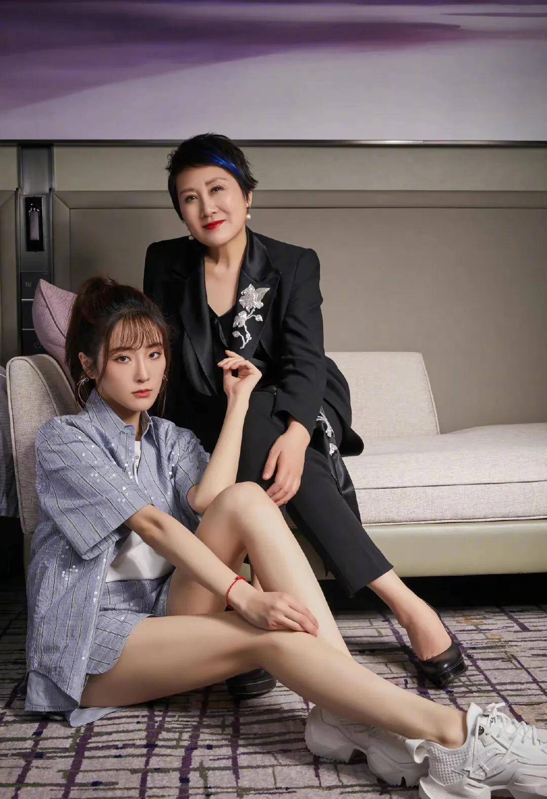 演员张凯莉的彩色生活，爱与陪伴的温馨时光