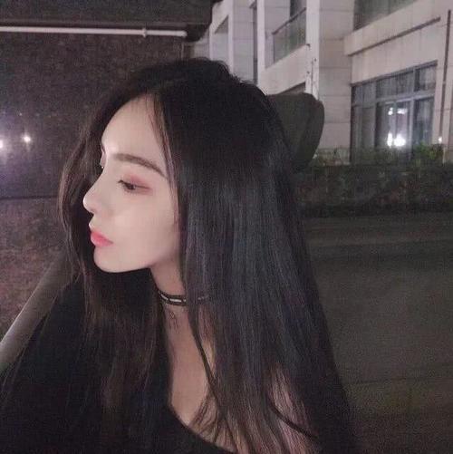 最新热门霸气女生网名背后的自信与成长蜕变故事