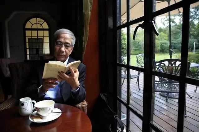 演员王寅，演艺之路的闪耀之星