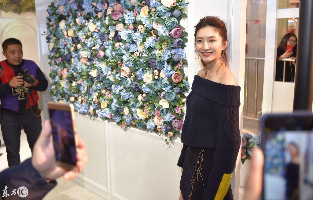 励志女明星，荧幕到人生的辉煌之路，自信成就无限可能