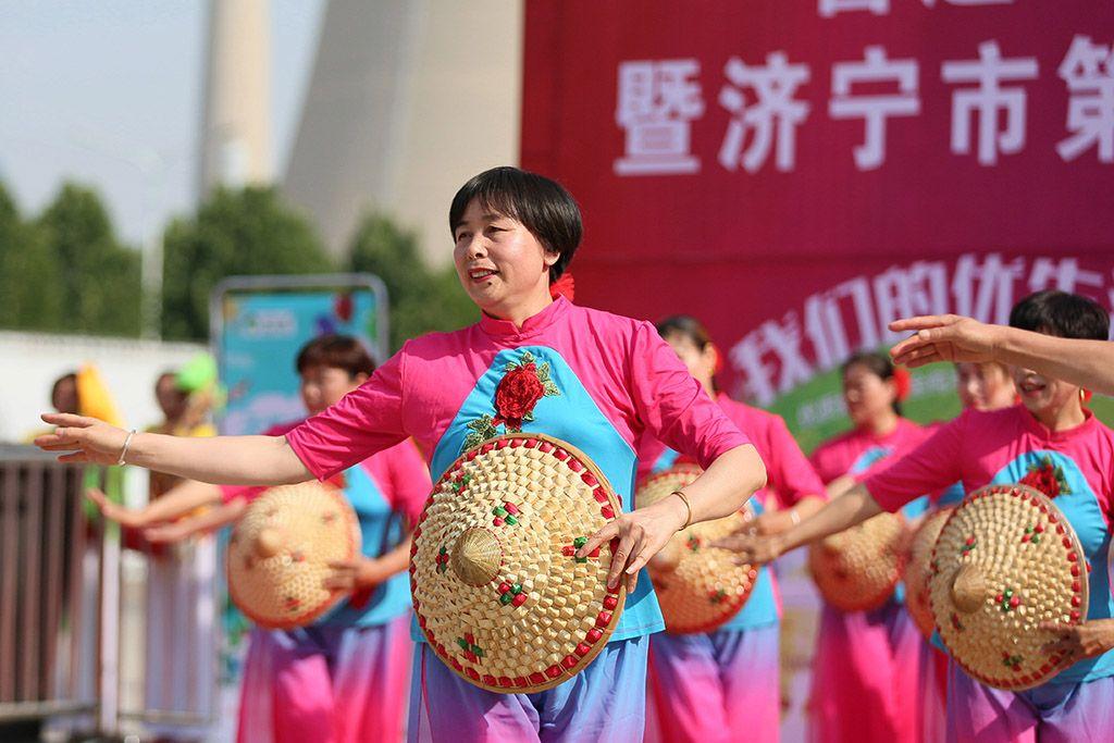 最新广场舞风采璀璨展示之夜