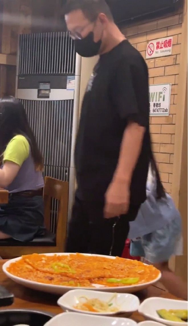 探秘演艺巨星私密生活，汪峰章子怡最新动态视频独家揭秘